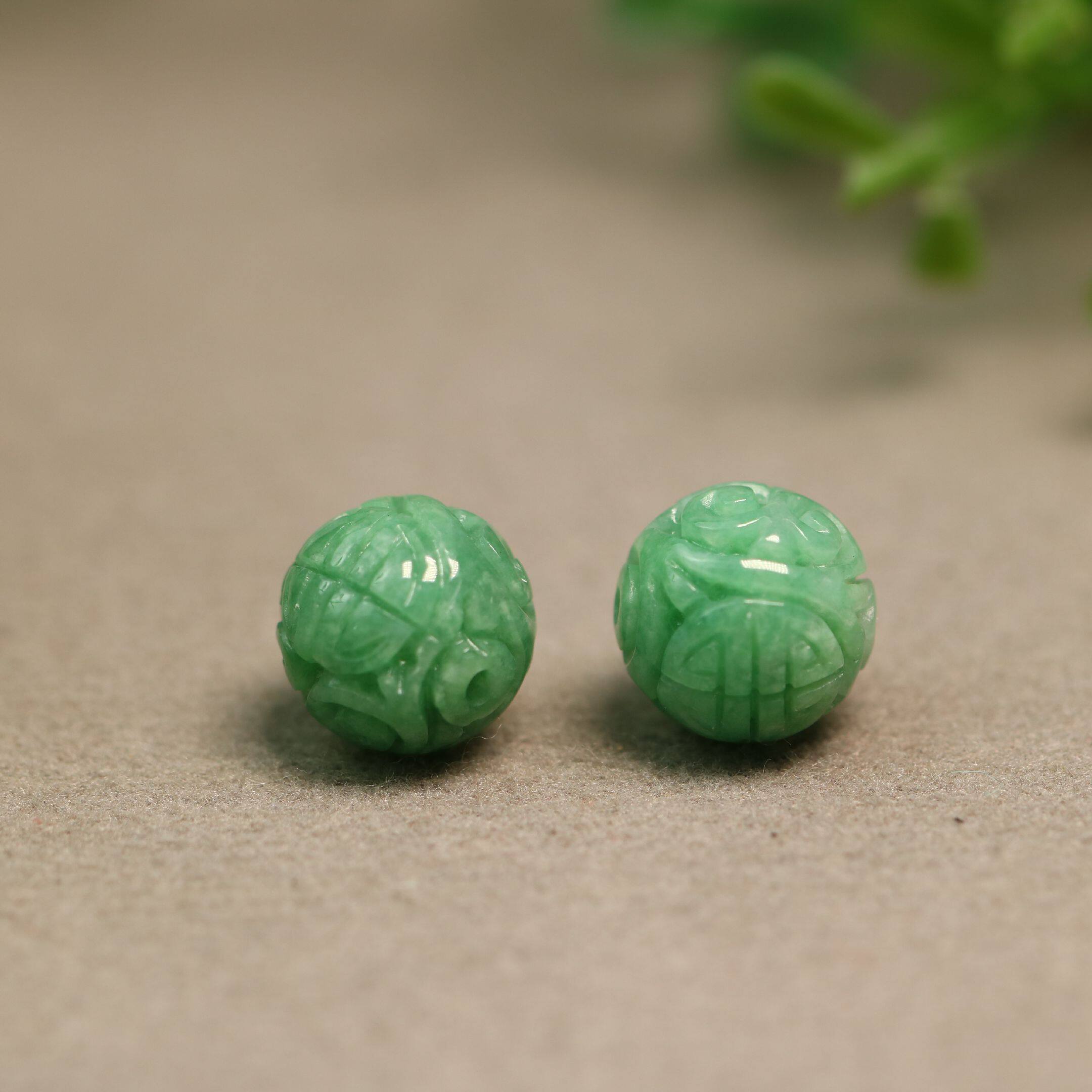 天然A货翡翠团寿龙纹雕花圆珠子图片