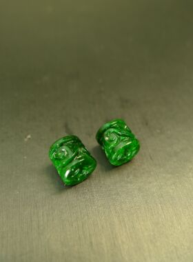 #L287一对满色辣绿缅甸天然A货翡翠圆柱形雕花桶珠吊坠顶珠配饰