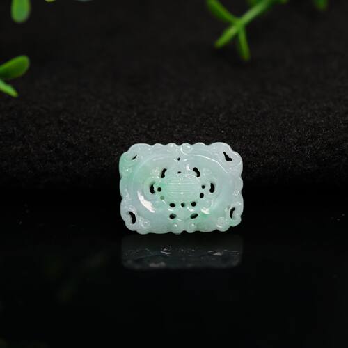 天然A货翡翠双龙捧寿方形背