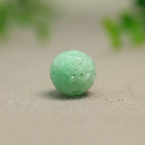 缅甸天然A货翡翠镂空雕花珠子