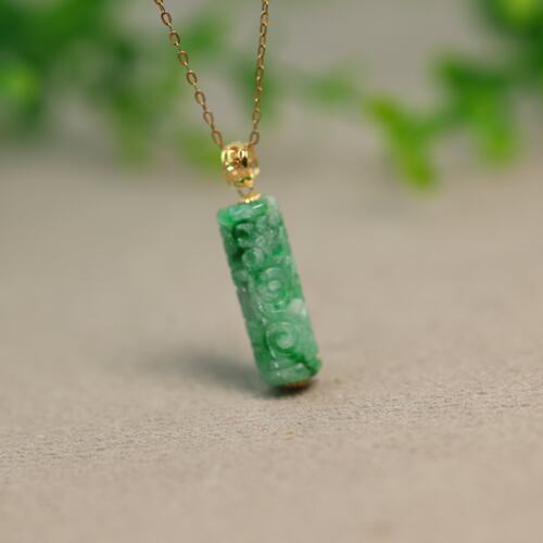 天然A货翡翠雕花路路通吊坠