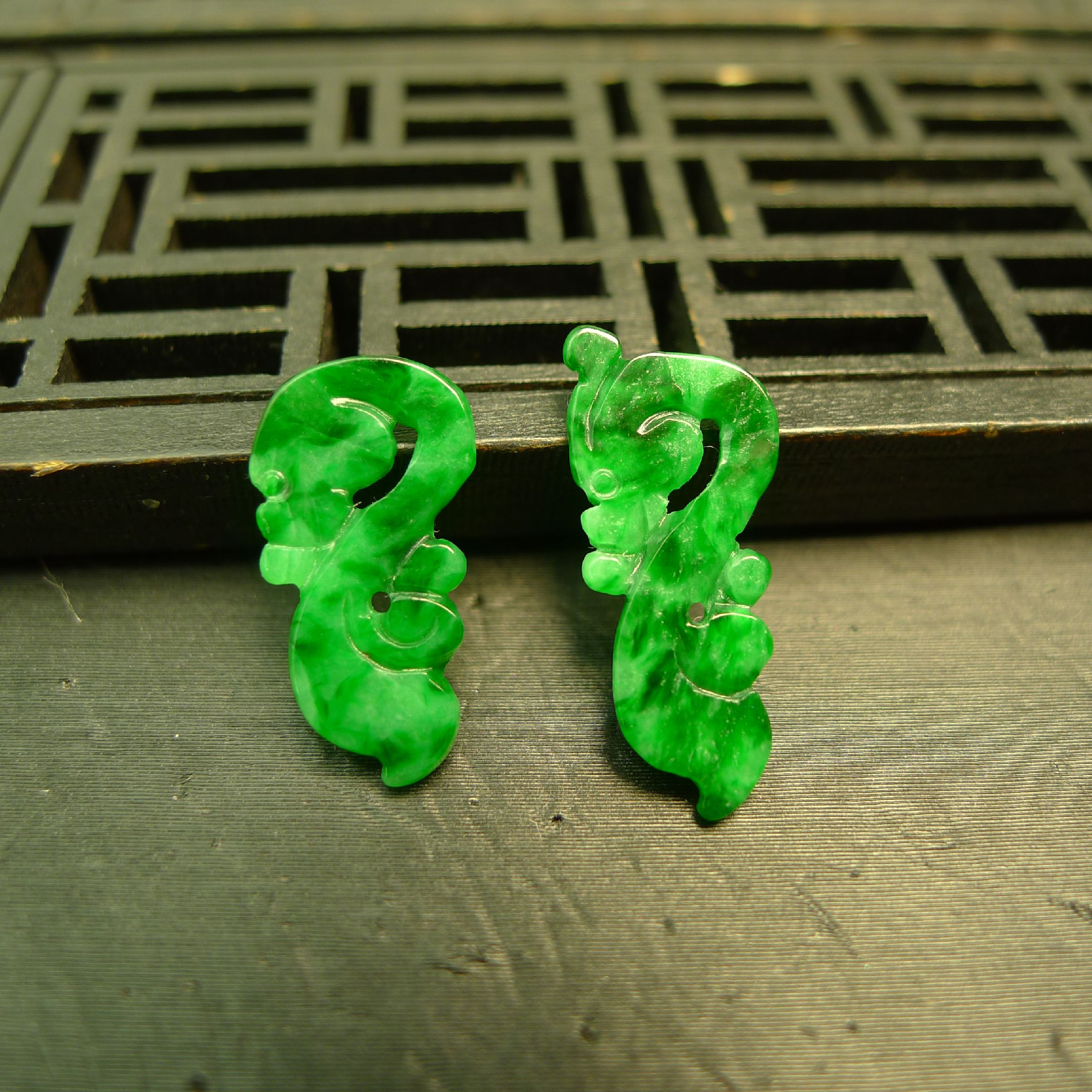 天然A货翡翠镂空龙纹耳坠花片
