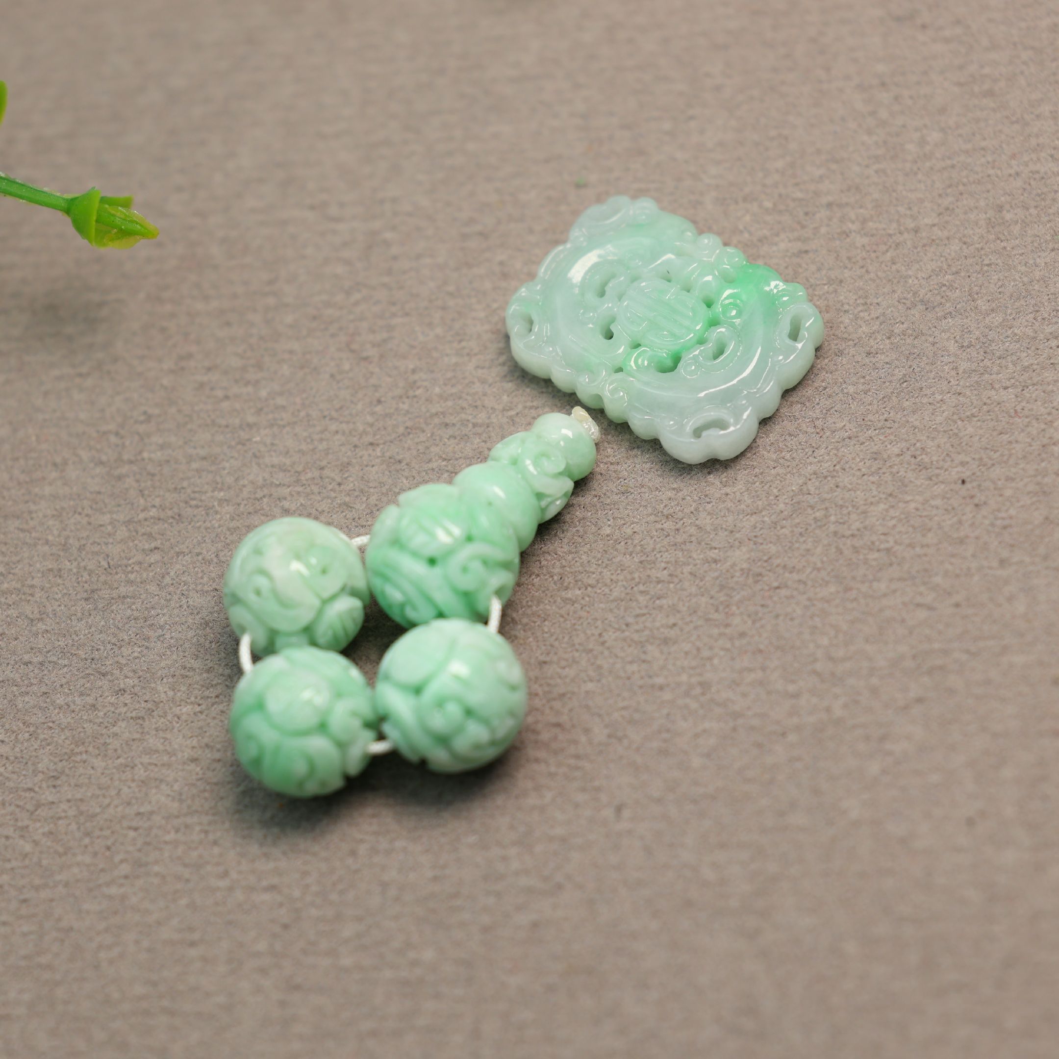 天然A货翡翠雕花珠子三通佛头