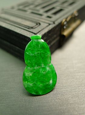 #4655 满色辣绿天然A货翡翠葫芦戒面 可镶嵌戒指吊坠