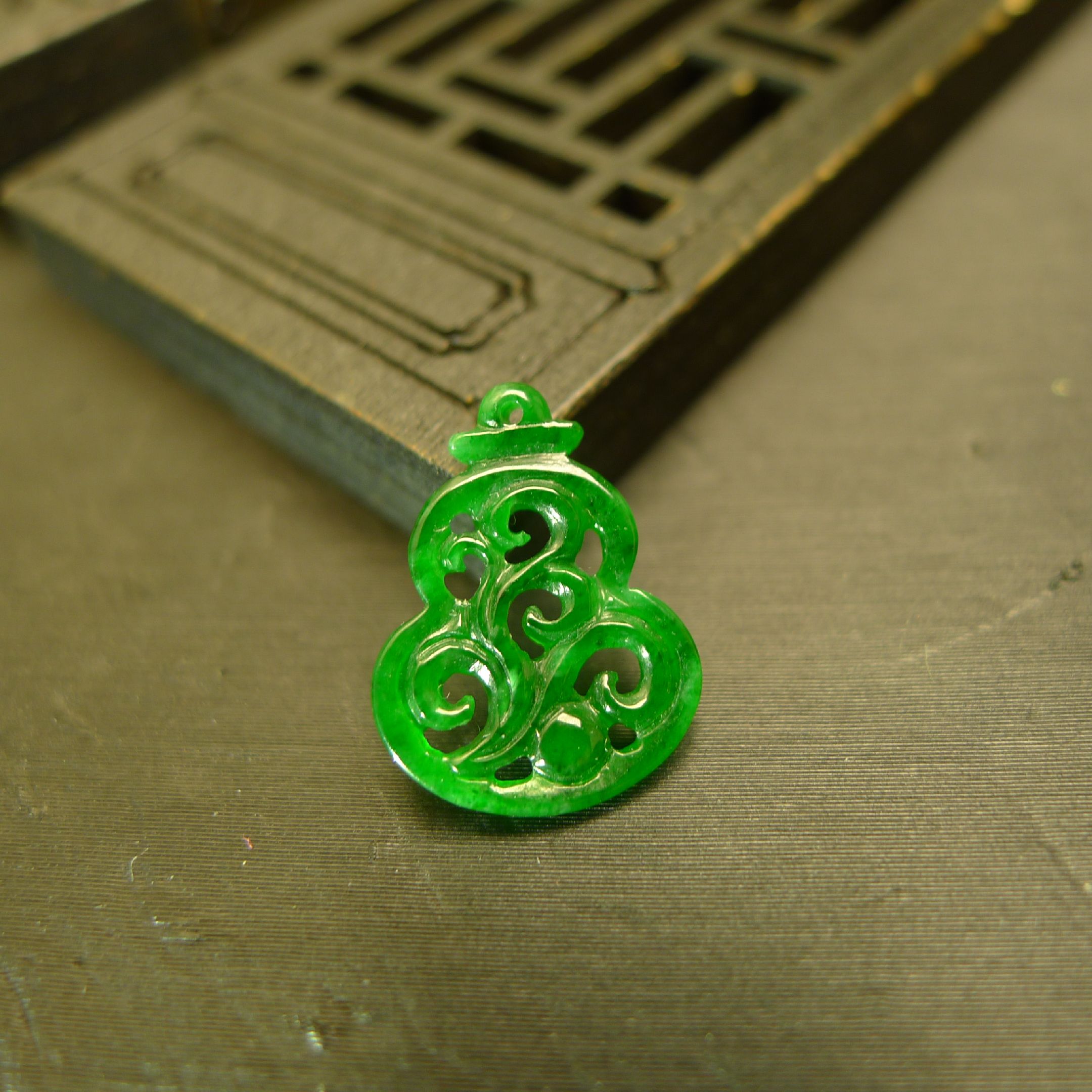 缅甸天然A货翡翠雕花葫芦戒面