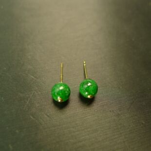 E455一对18K金镶嵌满色辣绿天然A货翡翠素面圆形珠子耳钉