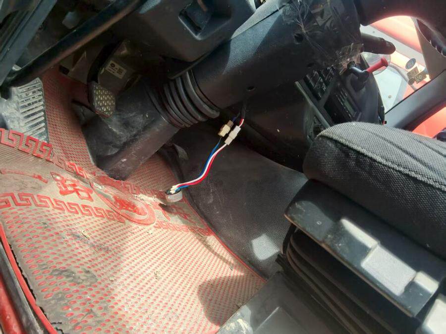 4月4日长沙市车牌号为湘AH2328解放牌重型半挂牵引车一辆网络拍卖公告