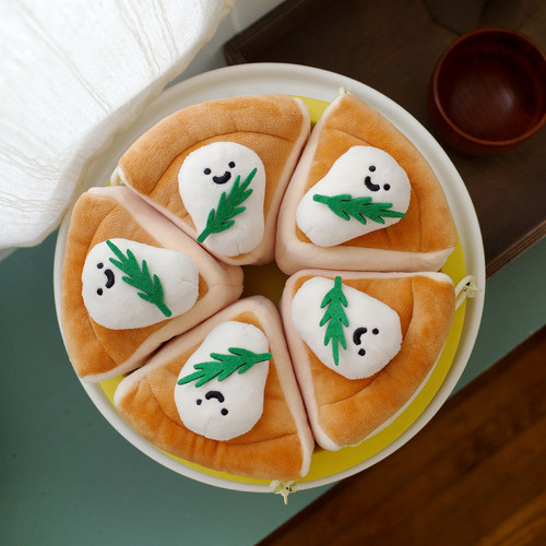 雨过山原创巴斯克毛绒耳机包挂件