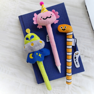 雨过山原创花园鳗蝾螈UFO毛绒笔套创意个性铅笔帽中性笔保护套