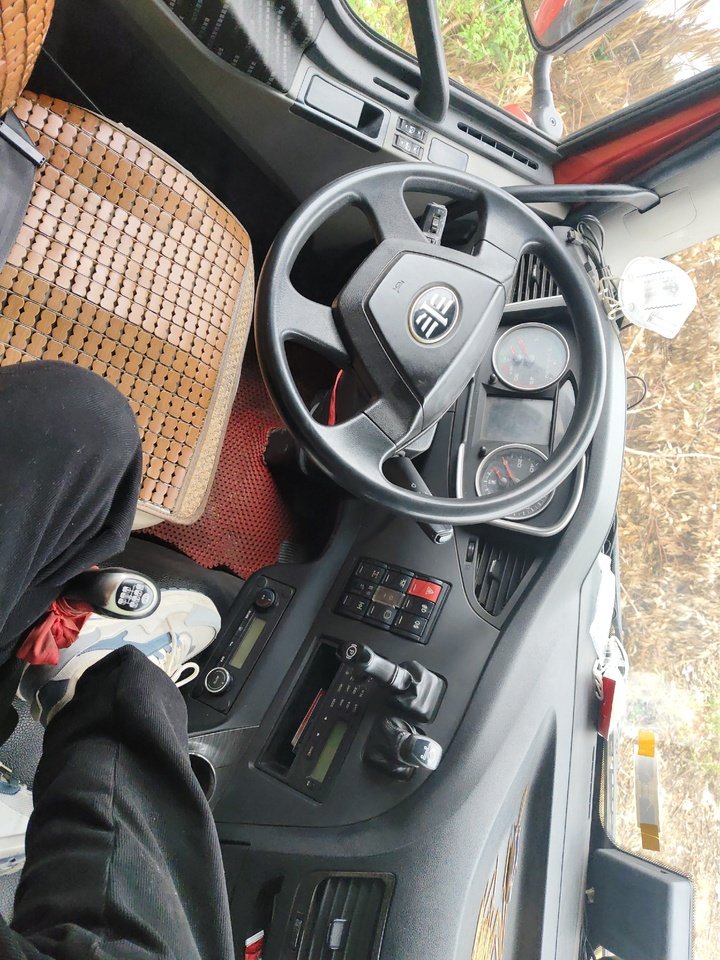 1月24日河池解放牌桂M12551重型半挂牵引车、超鲁牌桂MJ868挂重型集装箱半挂车网络拍卖公告