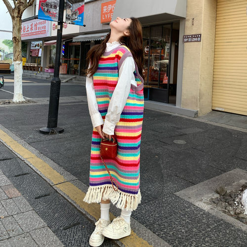 多巴胺彩虹条纹针织连衣裙减龄