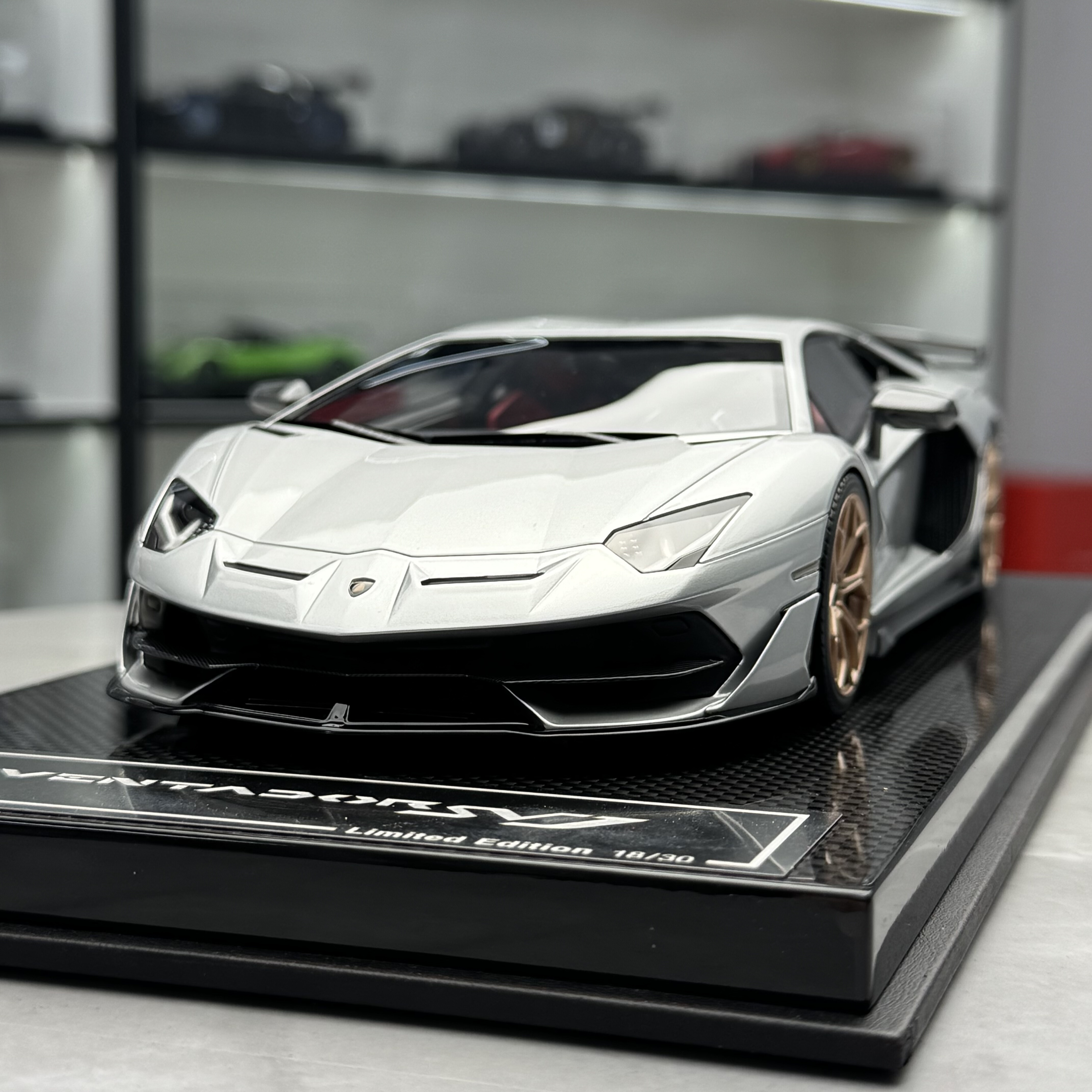 DM 兰博基尼Lamborghini SVJ硬顶 大牛 仿真汽车模型1 18收藏摆件