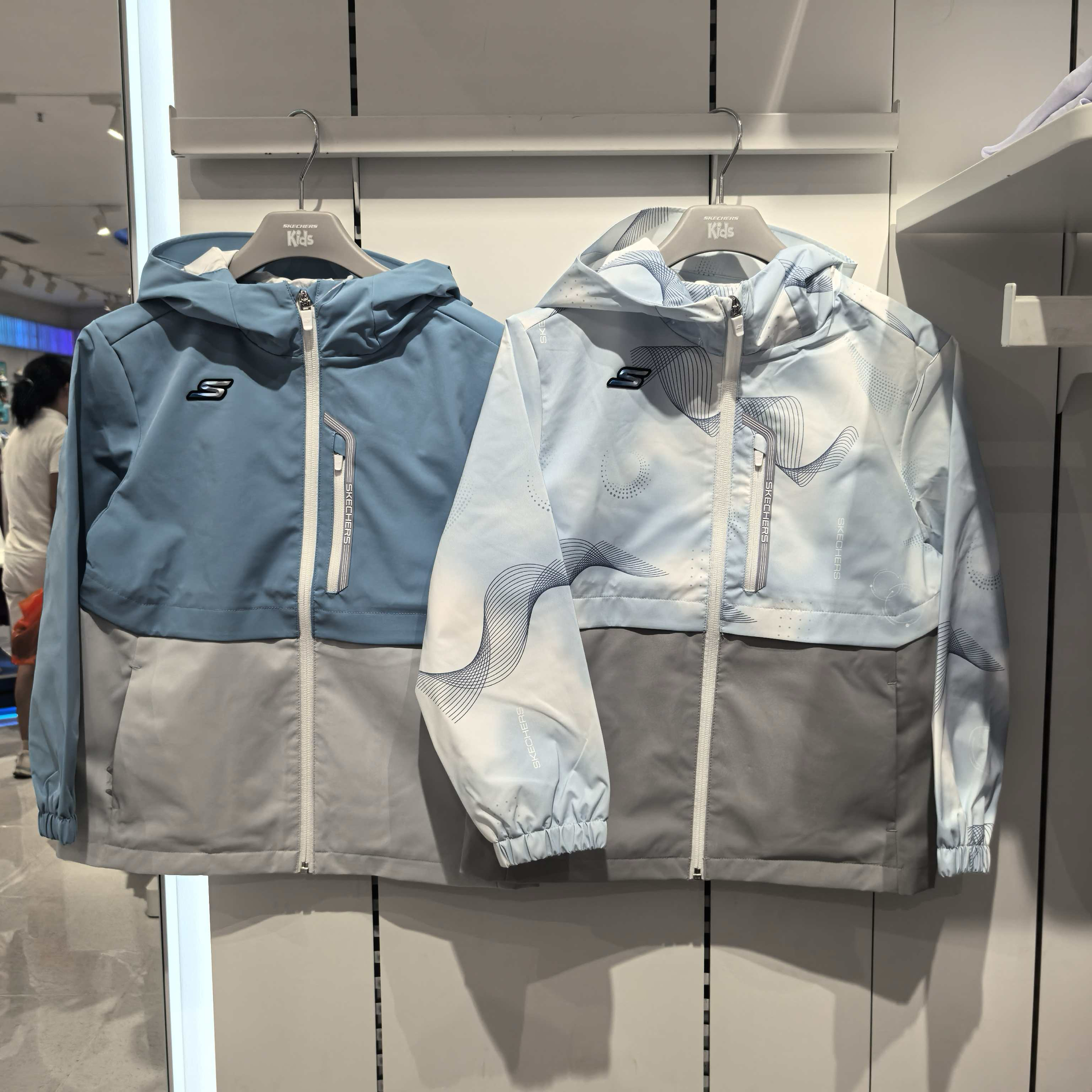 Skechers斯凯奇儿童外套2025秋季新款男童连帽夹克外套L325B006