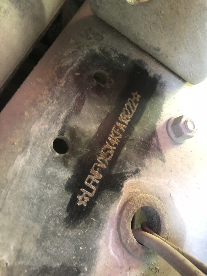 4月27日柳州市桂BD0317解放牌重型仓栅式货车网络拍卖公告