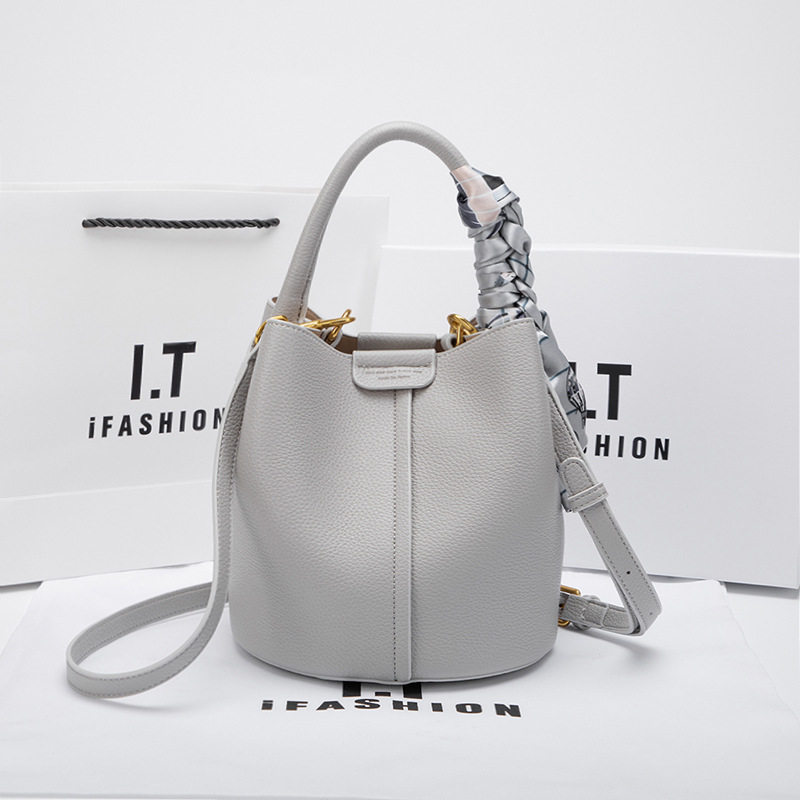 通勤水桶包女软皮新款潮小众设计时尚菜篮子包手提包包单肩斜挎包,箱包皮具/热销女包/男包,水桶包,淘宝优惠券,粉丝福利购,淘宝优惠卷