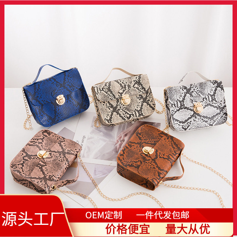 个性百搭蛇纹搭扣休闲斜挎小方包时尚潮流印花单肩女包包一件代发