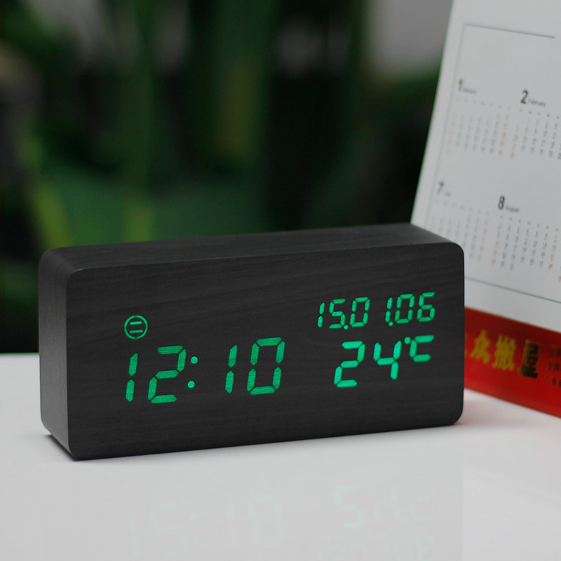 클래식 나무 알람 시계 침묵 전자 시계 학생 크리 에이 티브 머리맡 시계 거실 테이블 시계 장식품 빛나는 시계 알람 시계