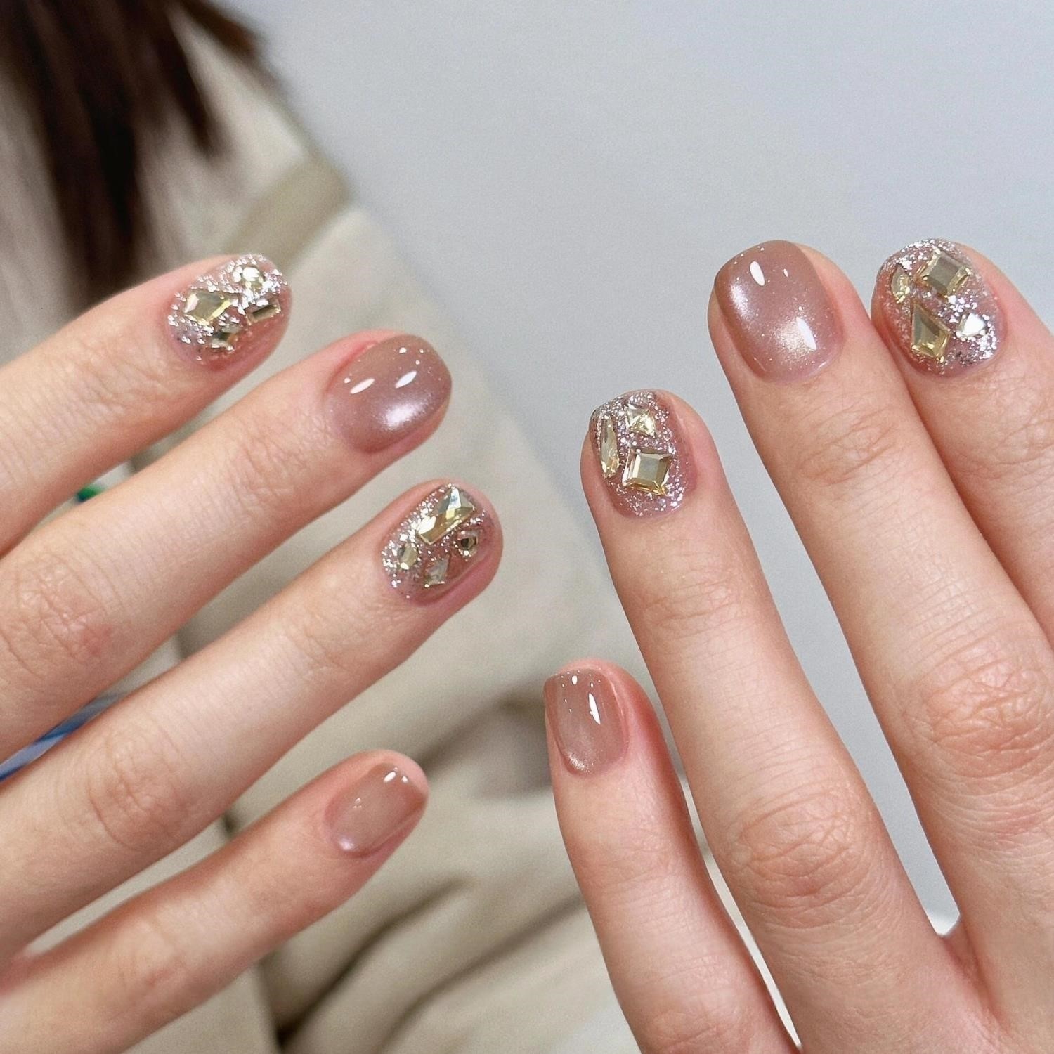 【草莓晶猫眼】裸粉手工穿戴甲定制爆闪碎钻新款短款美甲贴片,彩妆/香水/美妆工具,穿戴甲/甲片,淘宝优惠券,粉丝福利购,淘宝优惠卷