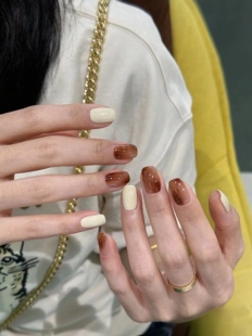 手工穿戴甲春夏高级感榛果拿铁美甲贴片简约干净晕染指甲显白短款