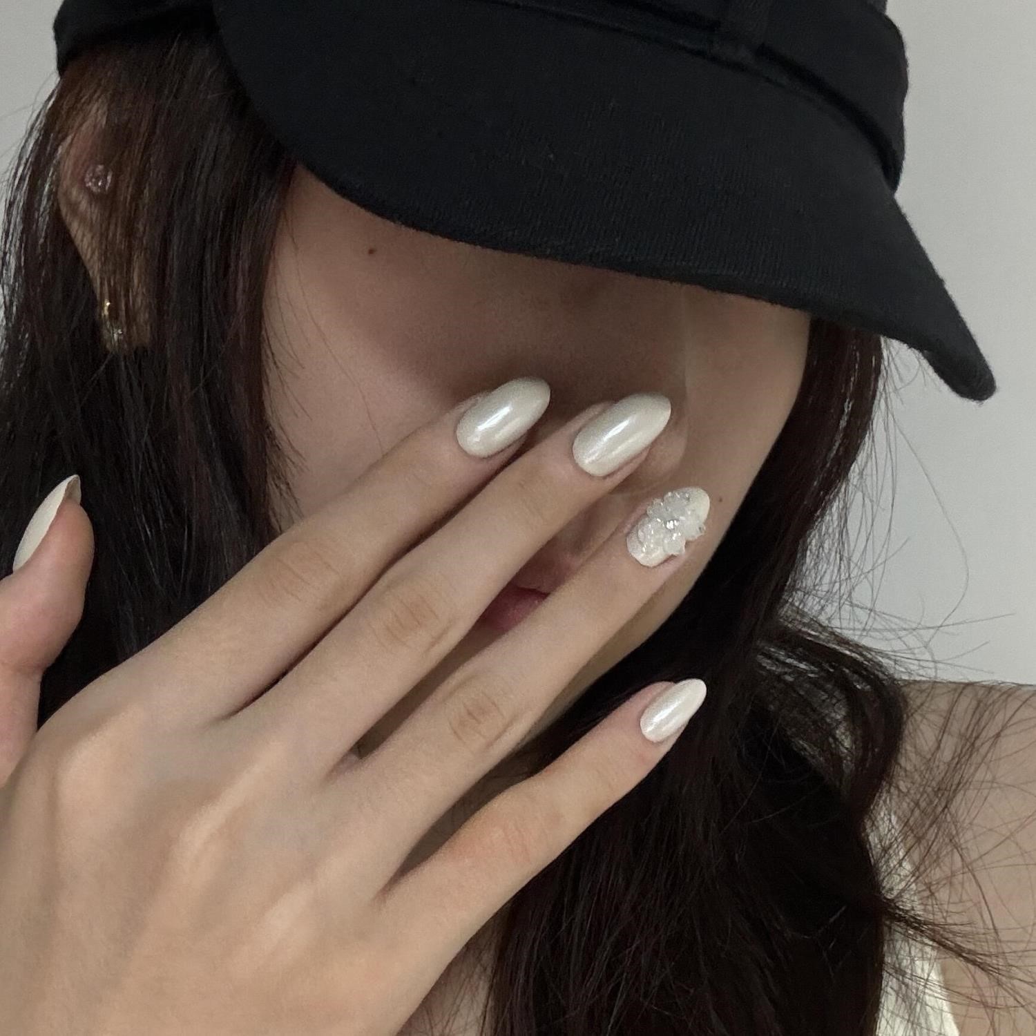 ins海莉白色极光冰花纯手工穿戴甲新年款高级感雕花显白美甲婚甲,彩妆/香水/美妆工具,穿戴甲/甲片,淘宝优惠券,粉丝福利购,淘宝优惠卷