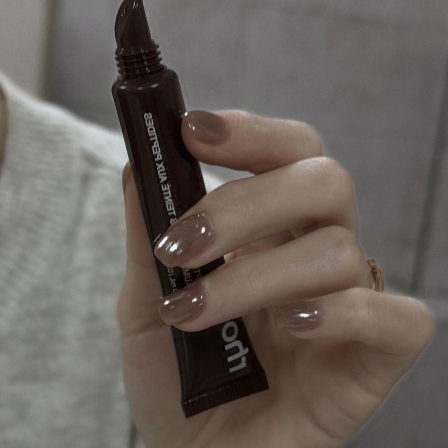 高级感气质美甲海莉风极光灯泡美甲老钱风穿戴甲纯手工辣妹美甲