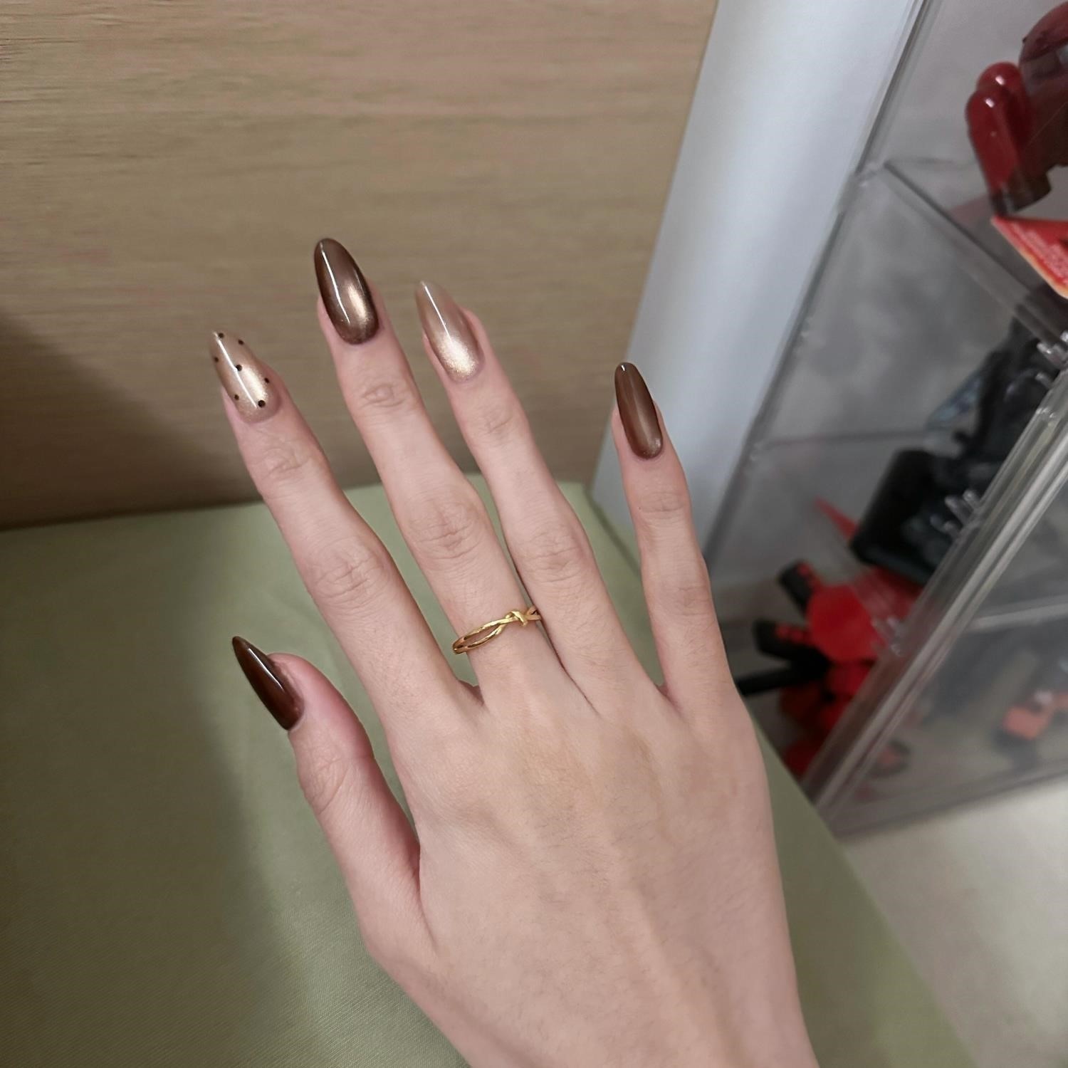 手工美甲贴片焦糖棕色玻璃珠猫眼穿戴甲秋冬短款显白上学孕妇可用,彩妆/香水/美妆工具,穿戴甲/甲片,淘宝优惠券,粉丝福利购,淘宝优惠卷