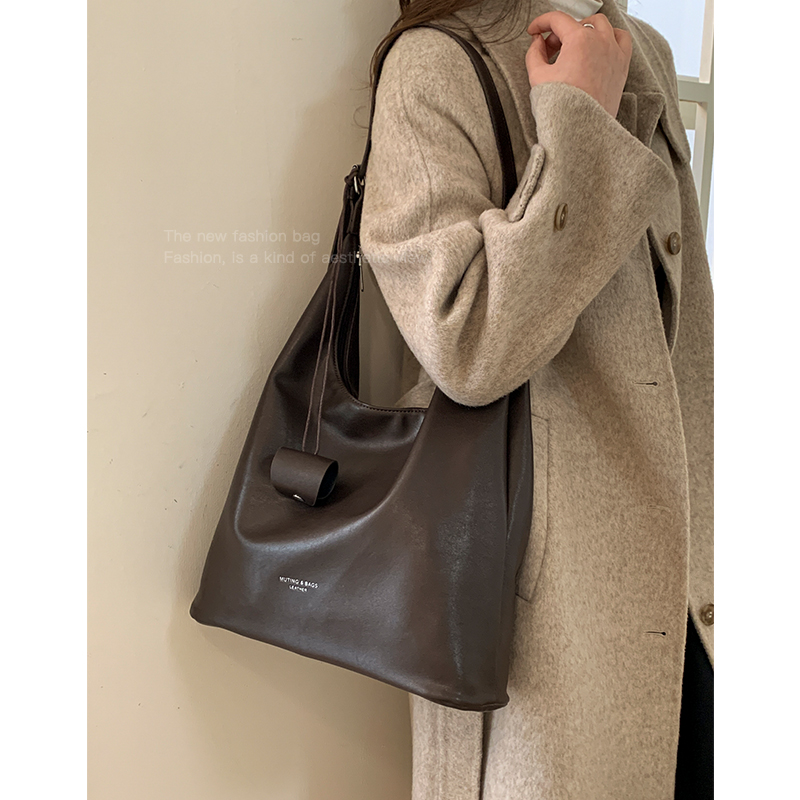 高级感单肩腋下包包女2025新款秋冬复古大容量上班通勤时尚托特包