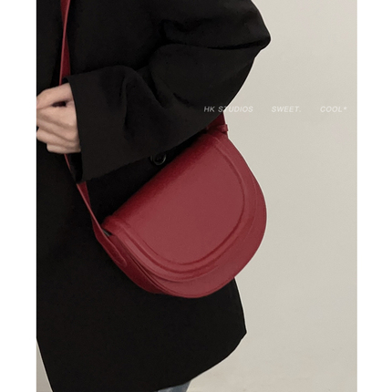 今年流行红色包包女2024新款高级感单肩斜挎包小众百搭时尚马鞍包