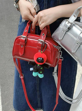 酒红色保龄球包包女2024新款夏季单肩斜挎包小众手提波士顿枕头包