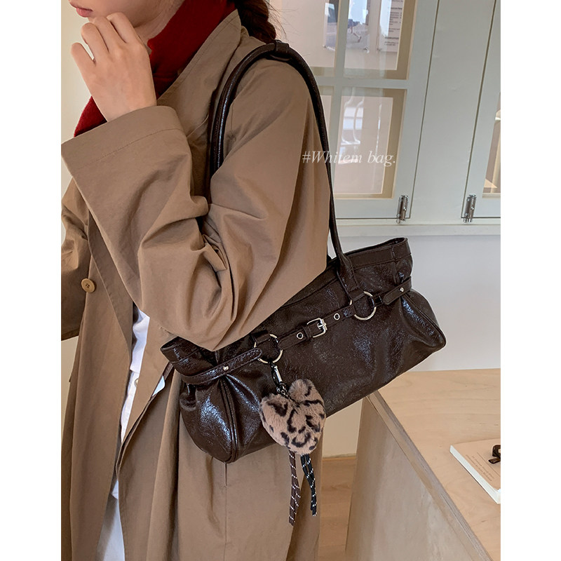 高级质感复古油蜡皮包包女2025新款秋冬单肩腋下包时尚百搭法棍包