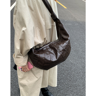 美拉德复古通勤包包女式2025新款秋冬时尚单肩包大容量斜挎饺子包