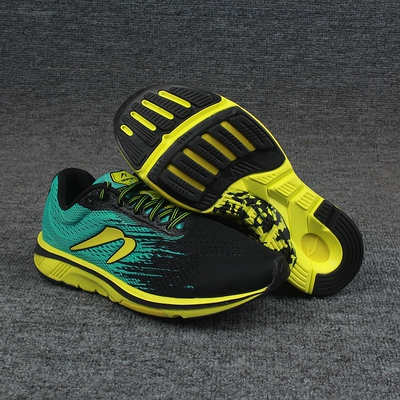 瑕疵处理！美国牛顿马拉松跑鞋