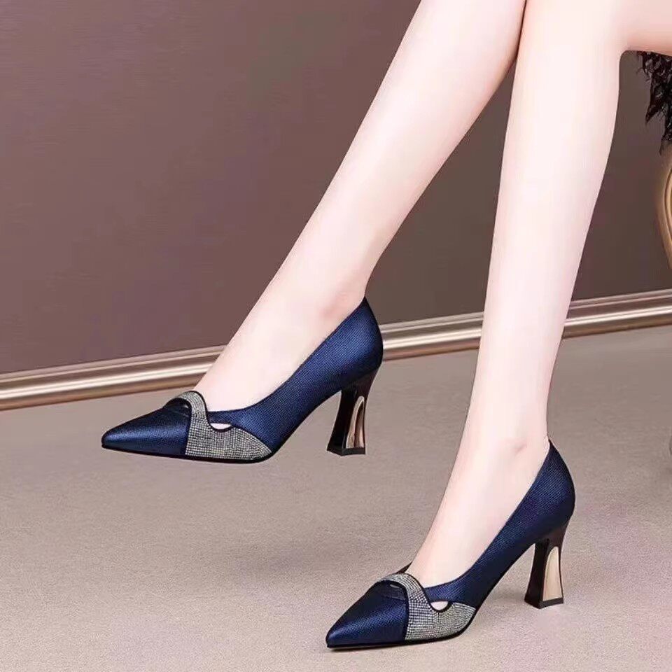 品牌清仓单鞋女真皮尖头粗高跟鞋