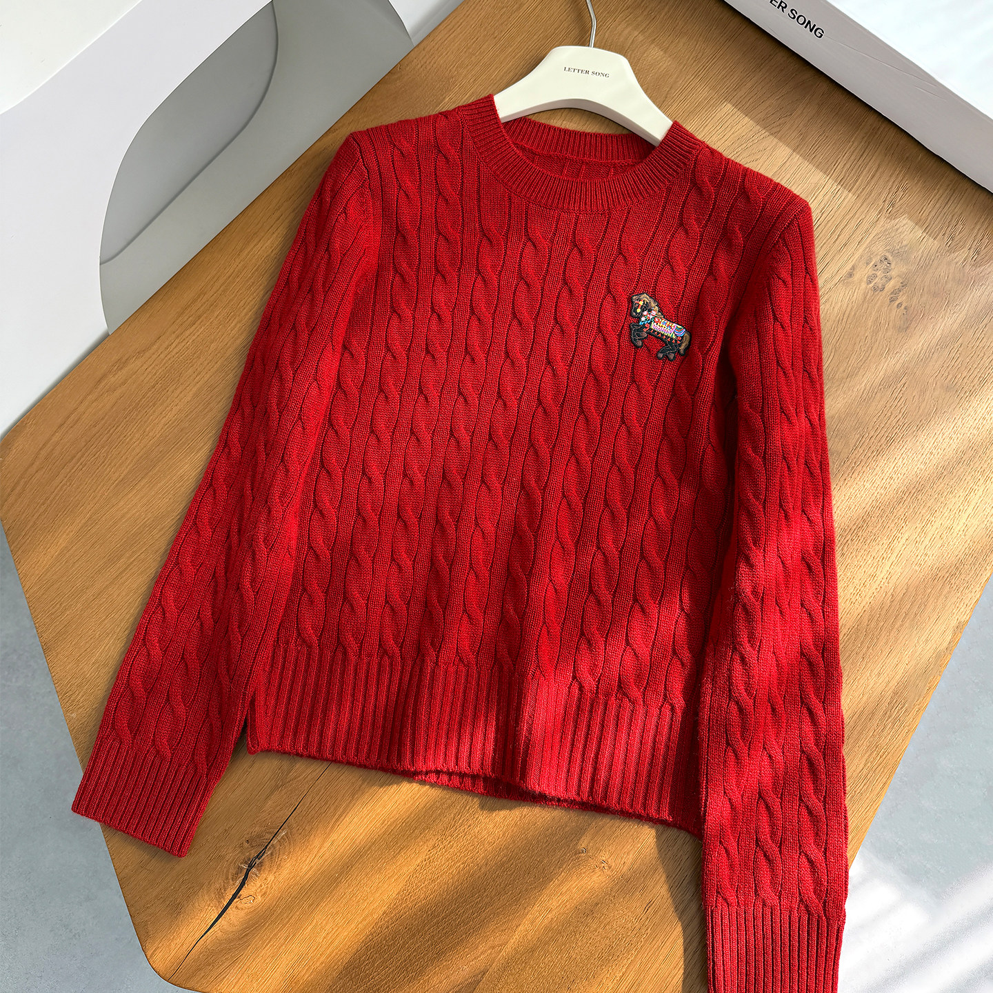 节日氛围感~新年生肖小马刺绣羊毛羊绒绞花毛衣圆领套头针织衫女,女装/女士精品,毛衣,淘宝优惠券,粉丝福利购,淘宝优惠卷