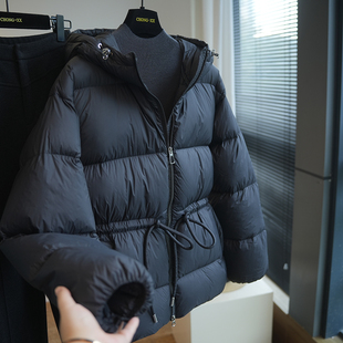 轻盈泡芙90白鸭绒收腰显瘦连帽加厚羽绒服女休闲短款 A64M 外套冬季
