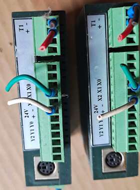 FPX0-TC2温度控制器，两个，成色轻微使用痕迹。24-议价