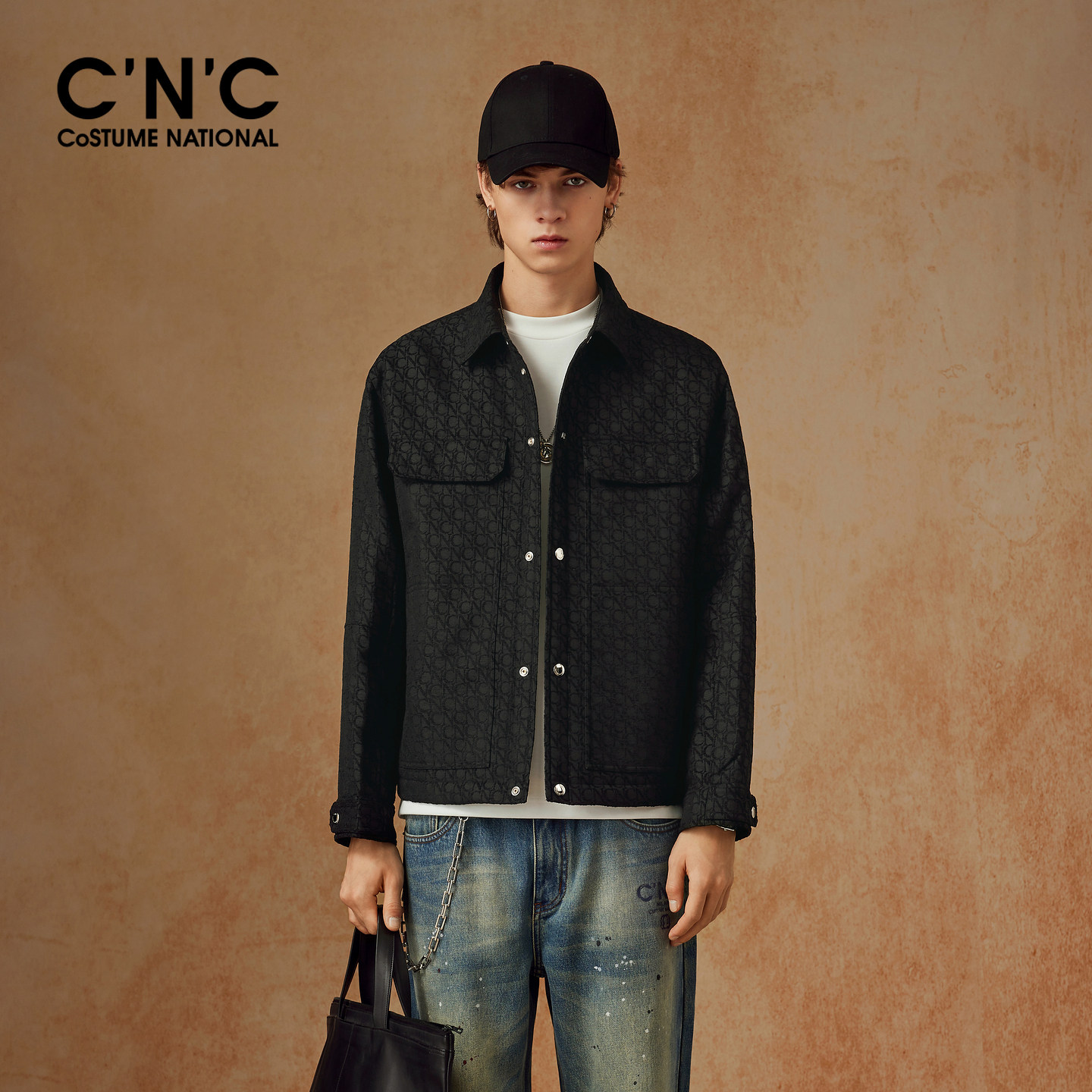 CNC男装26冬季新款男士衬衫式男士棉服满版LOGO提花保暖黑色棉衣