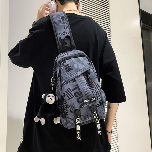 潮牌邮差工装风ins男生胸包