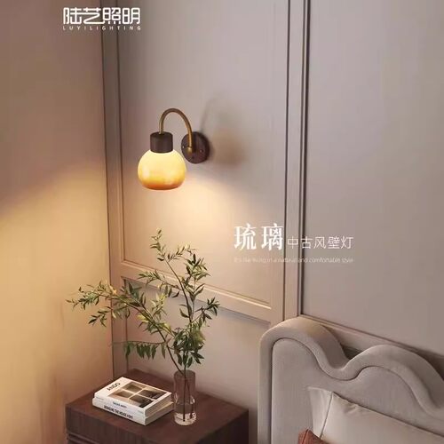 阅读奶油楼梯背景墙壁灯摩登中古