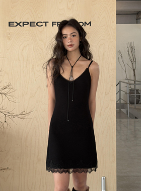 LEDIM WANG蕾丝针织吊带连衣裙女黑色轻奢修身薄款短裙2026春新款