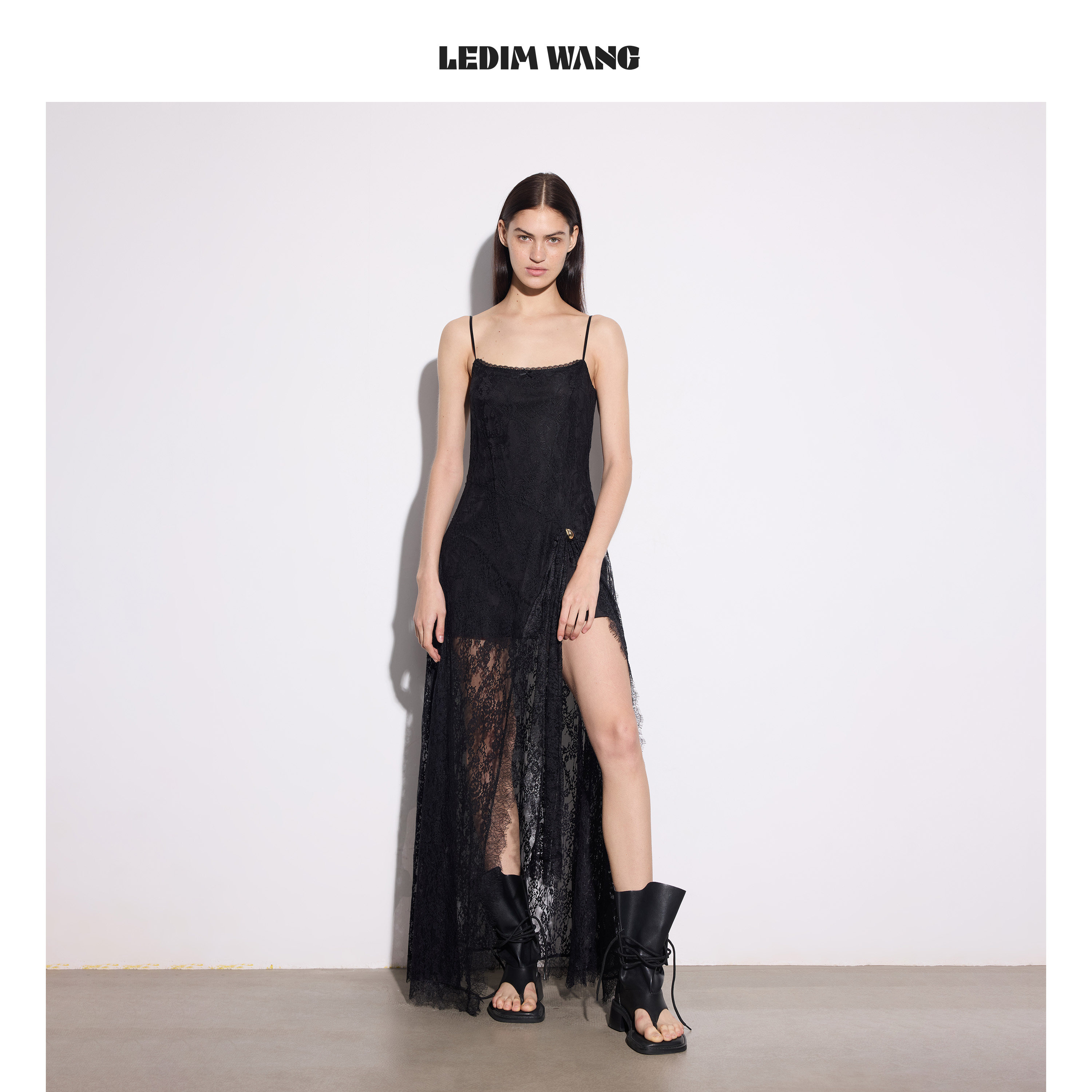 LEDIM WANG蕾丝吊带连衣裙女黑色A摆开衩薄款长裙2026春夏新款