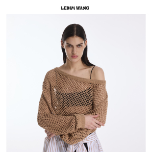 女太妃糖色柔软套头上衣2026年春夏新款 LEDIM WANG斜肩镂空针织衫