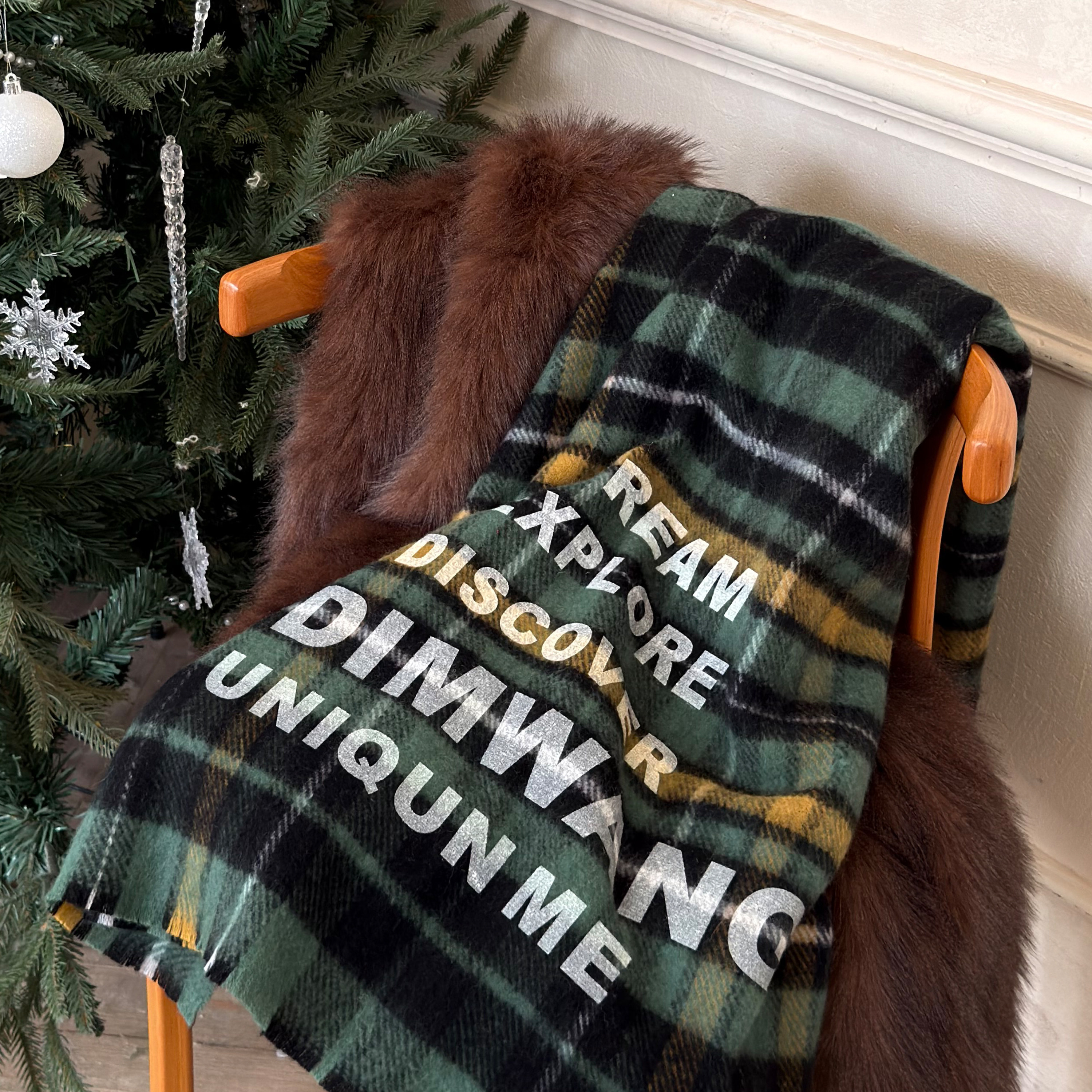 LEDIM WANG 格纹羊毛绿色围巾北欧风字母长款披肩2025秋冬新款