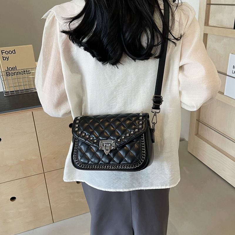 外贸新款洋汽小方包2024新款绣线链条斜挎单肩女士包