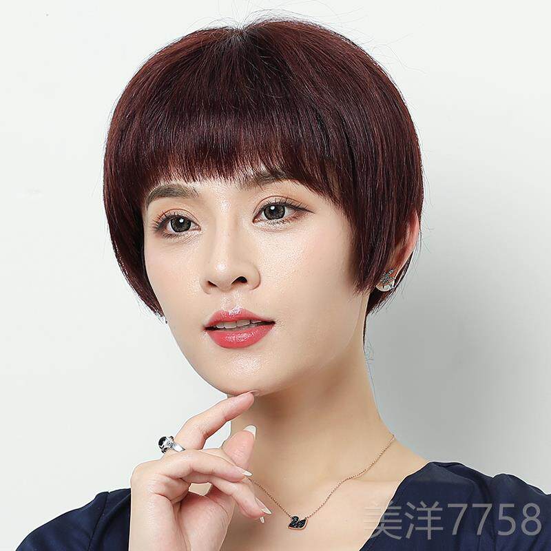 高档中年假带发妇女短发，母亲与真正的头发勃鲍短，直发，自然的