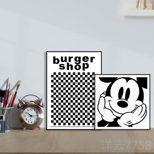 高档欧客厅白灰棋格子卡盘通米奇摆件画酒黑柜床头柜摆北画