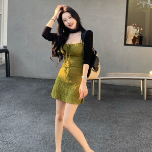 陈六六CHENLIULIU 美绝了显白度假肌理吊带显瘦连衣裙 清迈雨季