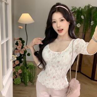 陈六六CHENLIULIU【欲感满分】纯欲娇俏蕾丝碎花修身U领显瘦上衣