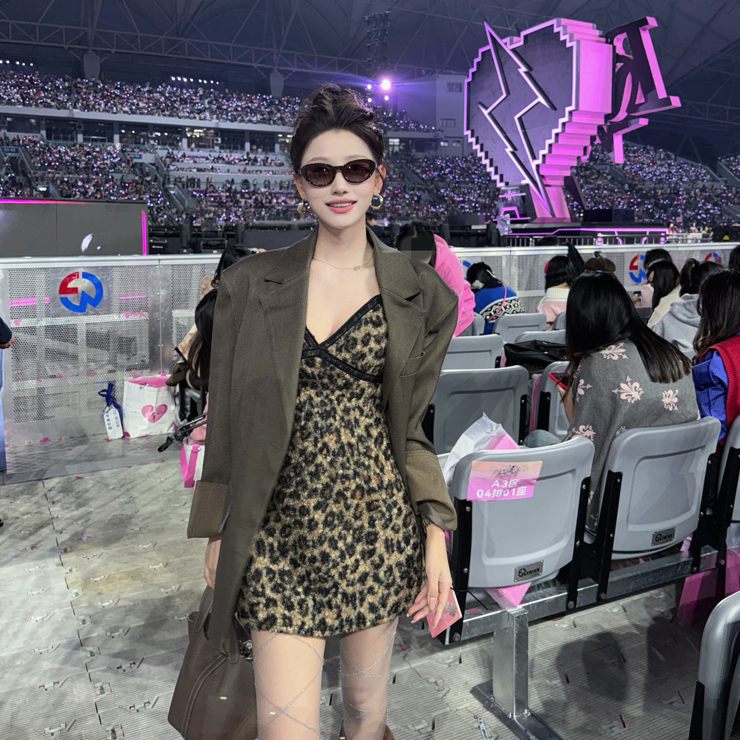 陈六六CHENLIULIU【演唱会私服】千禧风性感辣妹豹纹吊带连衣裙