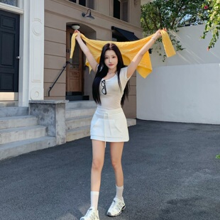 陈六六CHENLIULIU 休闲运动阳光慵懒卫衣裙百搭短裙 氧气日常